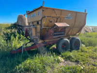 Feed wagon 