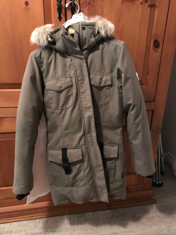 Manteau Quartz (en duvet) pour femme dans Femmes - Hauts et vêtements d'extérieur  à Ville de Montréal
