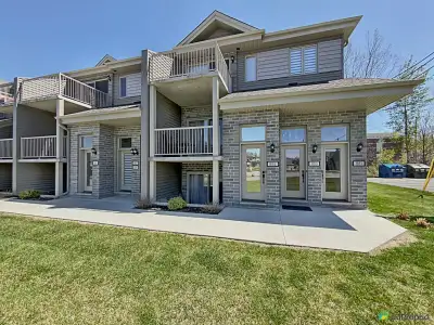 Très beau condo, spacieux, lumineux, fraîchement repeint au complet, 3 chambres fermées, idéal pour...