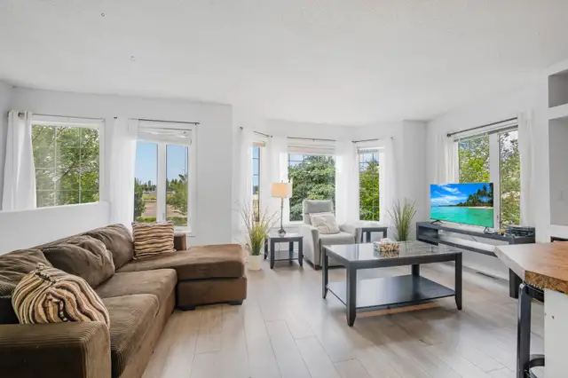2 Bedroom condo in strathmore fully furnished, all included
