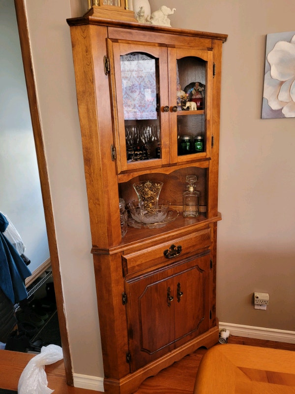 Corner vintage Hutches & Display Winnipeg Kijiji