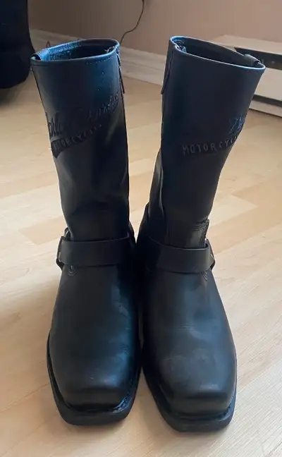 Ladies Harley Davidson 'Hustin' Waterproof Performance Riding Boots. Size 10. Full-grain leather emb...