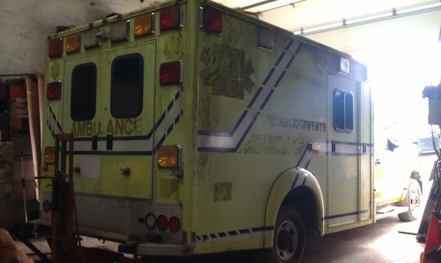 Boite d'ambulance dans Autre  à Ville de Montréal