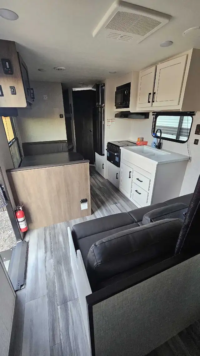 Fall Price Drop! Bunkhouse 2024 Jayco Travel Trailer in Fishing, Camping & Outdoors in Muskoka - Image 11