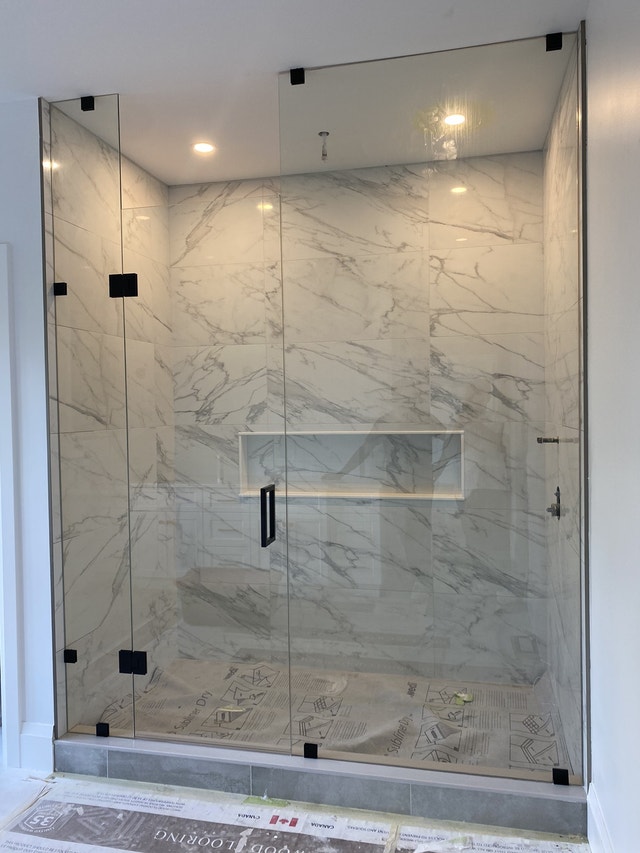 FRAMELESS SHOWER GLASS DOORS ENCLOSURES BATHTUB SLIDING DOORS