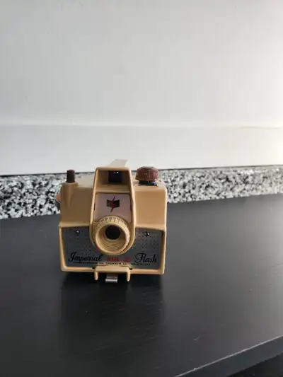 Vintage Imperial Mark XII Flash Camera 1950's Tan . Works, film can still be purchased.