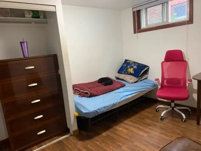 Room for Rent Downsview close to  Seneca/York U 63760492590339120