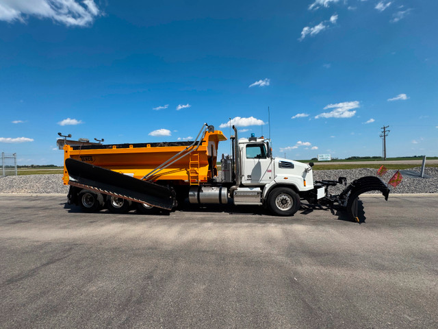 2022 Western Star 4700SF Plow Truck (Low Km/Hrs) in Heavy Trucks in Red Deer - Image 3