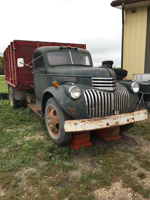 Chevrolet 1946 2 ton grain truck in original condition in Classic Cars in Winnipeg - Image 2