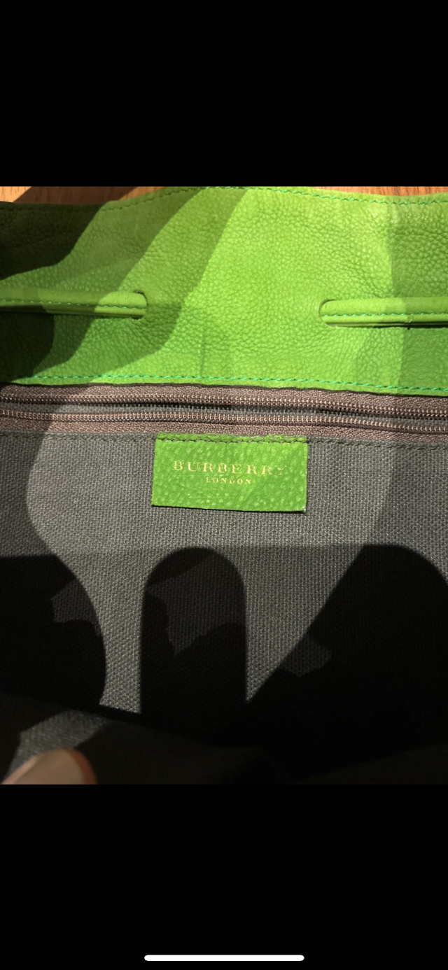 Women’s Burberry Bag in Women's - Bags & Wallets in Mississauga / Peel Region - Image 4