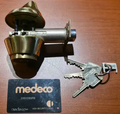 Serrure à pêne dormant Medeco usagé avec 3 clés et la carte du propriétaire haute sécurité