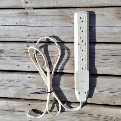 Noma Power Bar with 6 outlets and reset.