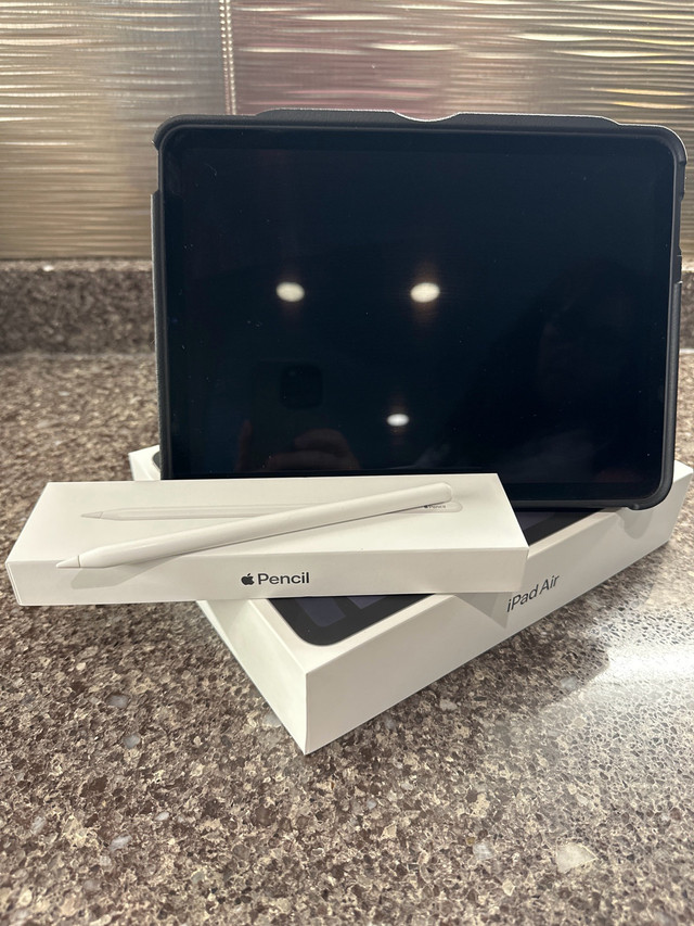 Apple iPad Air - 5th gen 256 gb in iPads & Tablets in Windsor Region - Image 4
