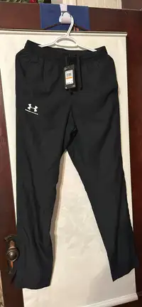 New w tag man Under Armour loose pants, small