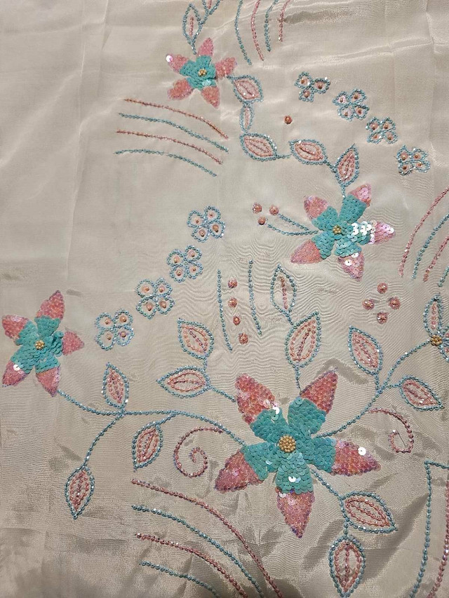 Hand embroidered fabrics in Hobbies & Crafts in City of Toronto - Image 2