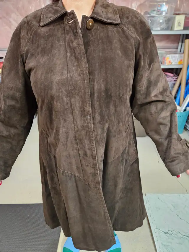"Danier"  Brown Suede Full-Length Coat in Women's - Tops & Outerwear in Oshawa / Durham Region - Image 2