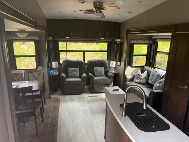 2019 Flagstaff 28’ Fith wheel  in Travel Trailers & Campers in Dartmouth - Image 5