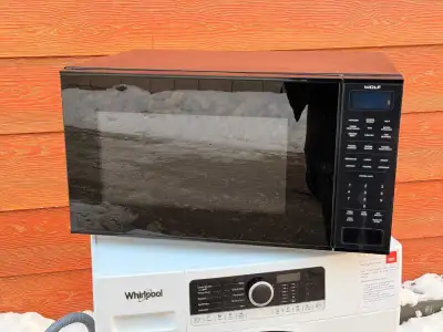 Microwave working perfect, no issues. Delivery available. First come, first served.