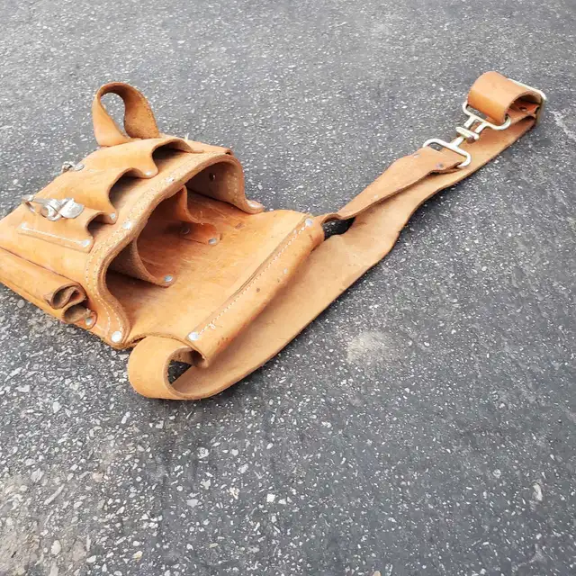 Heavy Duty  Leather Electricians Tool Pouch in Tool Storage & Benches in Barrie - Image 3