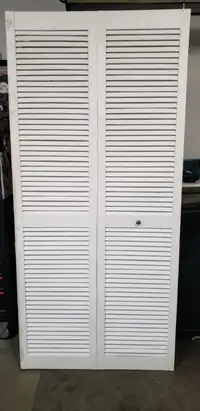 Bi fold louver closet door
