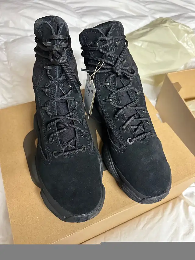 Yeezy 500 - Utility Black - size 9.5 - ($500) in Men's Shoes in City of Toronto - Image 4