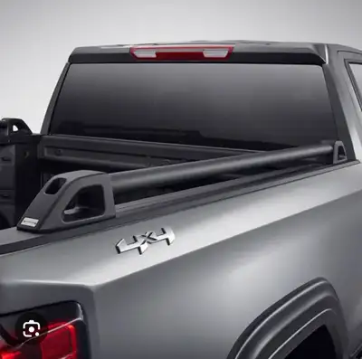 I am selling a brand new set of GM Accessories Locker Bed Rails, part number 19418293, designed for...
