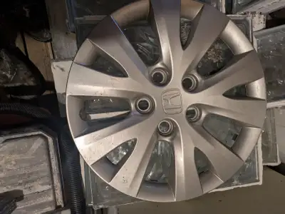 4-Plastic wheels caps for Honda 15" asking 30$