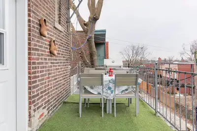 À LOUER – 5 ½ Haut de duplex avec balcon extérieur Superbe haut de duplex situé dans un secteur pais...