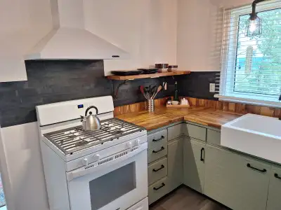 uppr 3 bds, full upgraded bth, upgraded ktchn. dng rm. lvng rm. Unfinished basement with one shop (w...