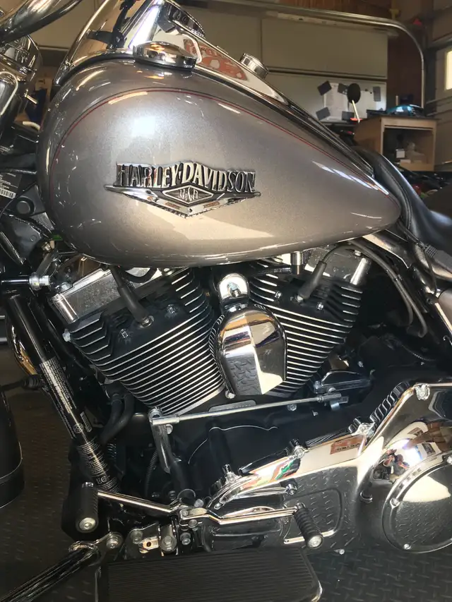 2016 Harley-Davidson Road King – Mint Condition in Touring in Edmonton - Image 4