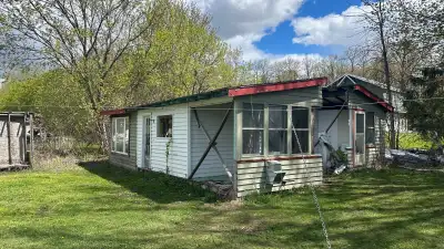33’ Salvageable Cabin/Building Sections – FREE if Removed Two building sections available for salvag...