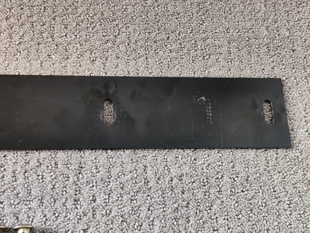 Snowblower / Snow Throwers - 24" Blade Scraper Bar - 1738301 in Snowblowers in Calgary - Image 4