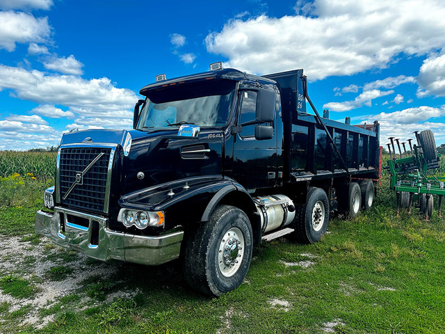 Volvo VHD dump truck in Heavy Trucks in Markham / York Region - Image 2
