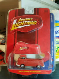 Johnny Lightning CHASE WHITE LIGHTNING 1964 VW Type 2 Pickup