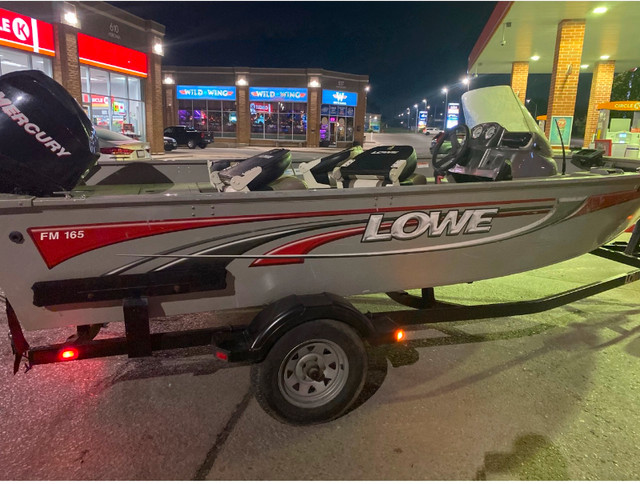 Lowe Boat in Powerboats & Motorboats in Sarnia