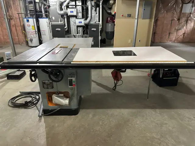 Delta 10” Cabinet Table Saw /router in Power Tools in Strathcona County - Image 2