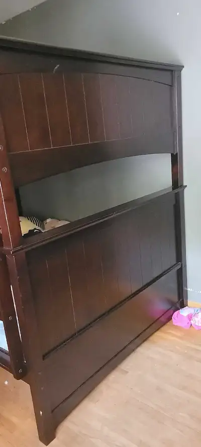 Used bunk. MOVING. I need the space this won't fit. MUST SELL!!!