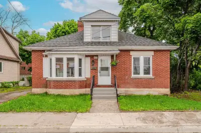 Charming 3-bedroom red brick home with central location!