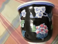 CHINESE VINTAGE PORCELAIN HAND PAINTED FLOWER POT