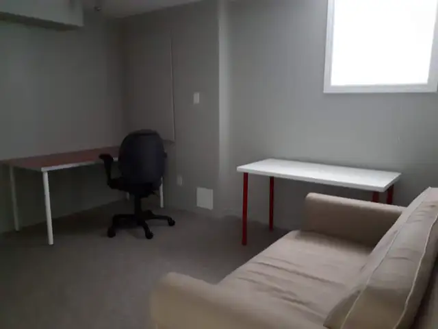 ROOMS FOR RENT- NORTH OSHAWA, WALKING DISTANCE TO DURHAM COLLEGE