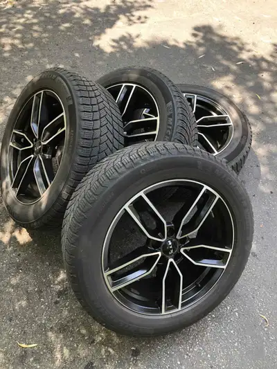 Selling a set of four 235/55R19 Michelin X-ice Snow SUV winter tires on Mercedes fitting alloy rims...