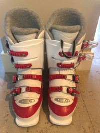 Girl's/women's size 5-6 downhill ski boots