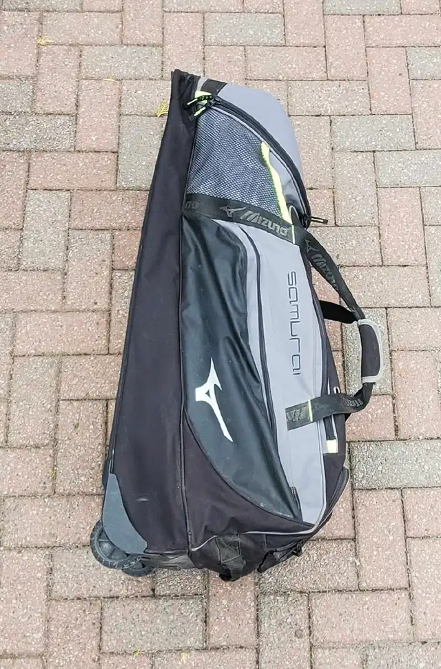 MIZUNO Baseball Equipment Bag  Wheeled in Baseball & Softball in Barrie - Image 7