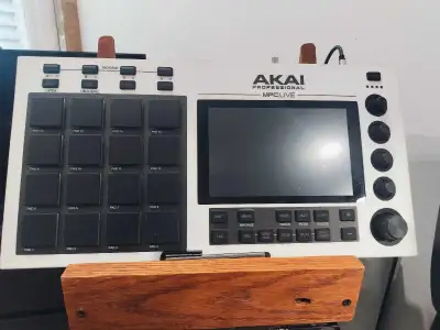 AKAI MPC LIVE, View more