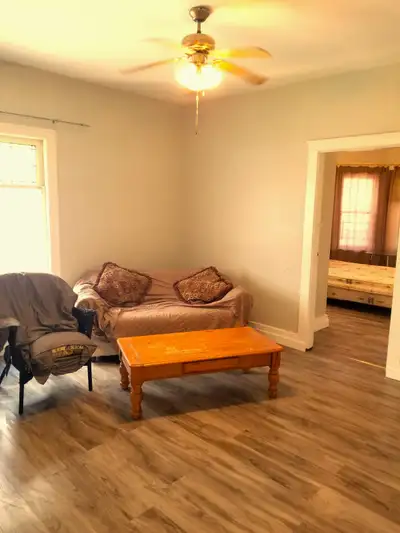 (Downtown) a 2-Bedroom character apartment, fully Furnished!