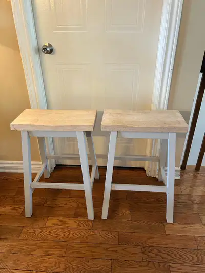 Lot de 2 tabourets en bois // wooden bar stool, View more