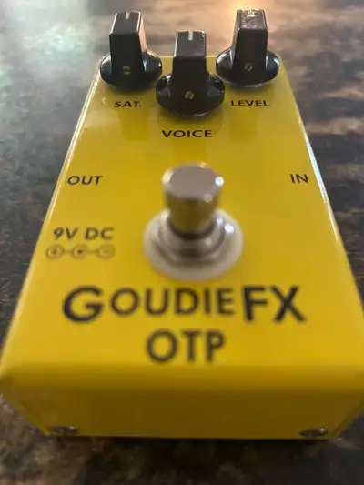 Canadian made high gain ‘Marshall in a Box’ style pedal. Excellent like new condition.