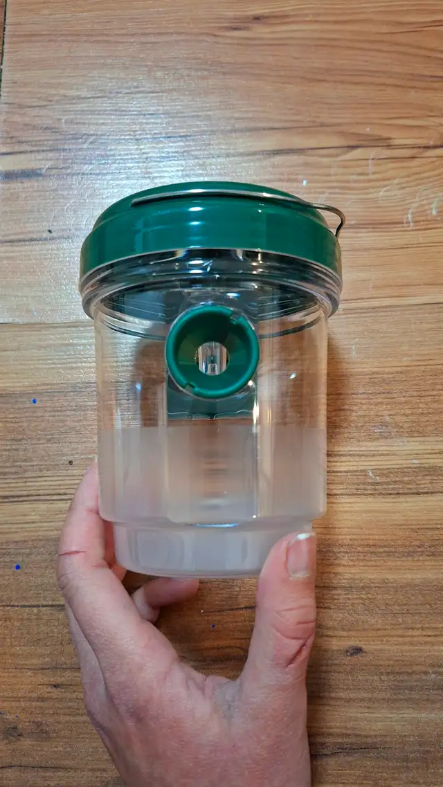 reusable solar-powered wasp and yellowjacket trap