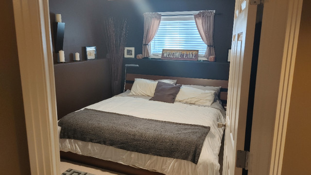 ** Private Room for Rent in Large House - Sylvan Lake ** in Room Rentals & Roommates in Red Deer