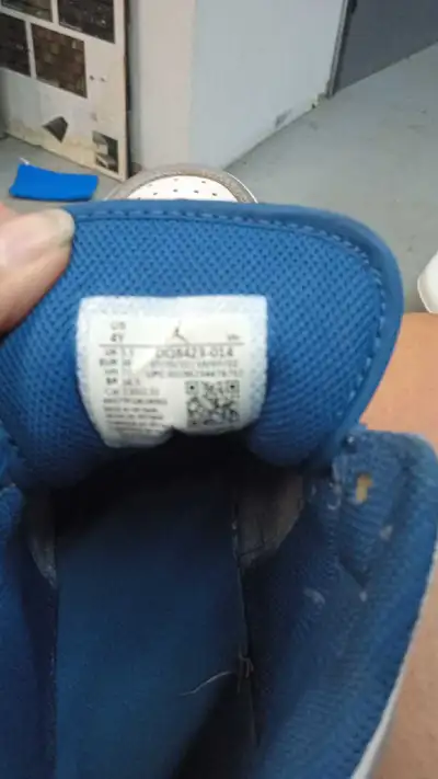Air Jordan 1 Mid SE – Size 4Y – Great Condition, View more